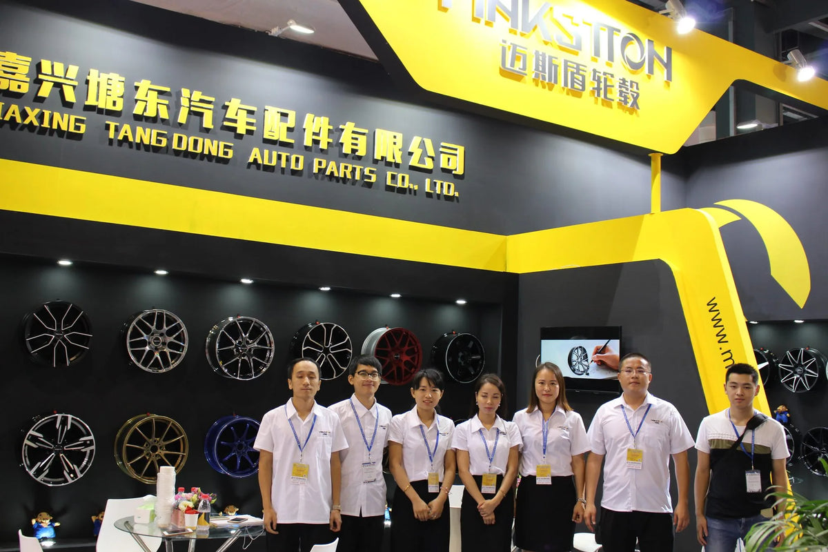 MAKSTTON team group beside the exhibition wheel display — CITEXPO SHOW, Shanghai, China, 2016