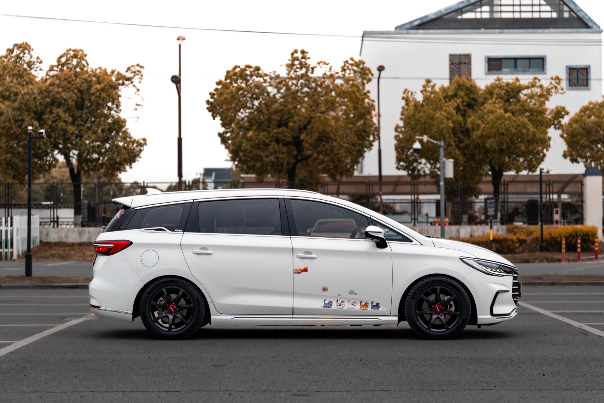 BYD M6-001-FF MR7S
