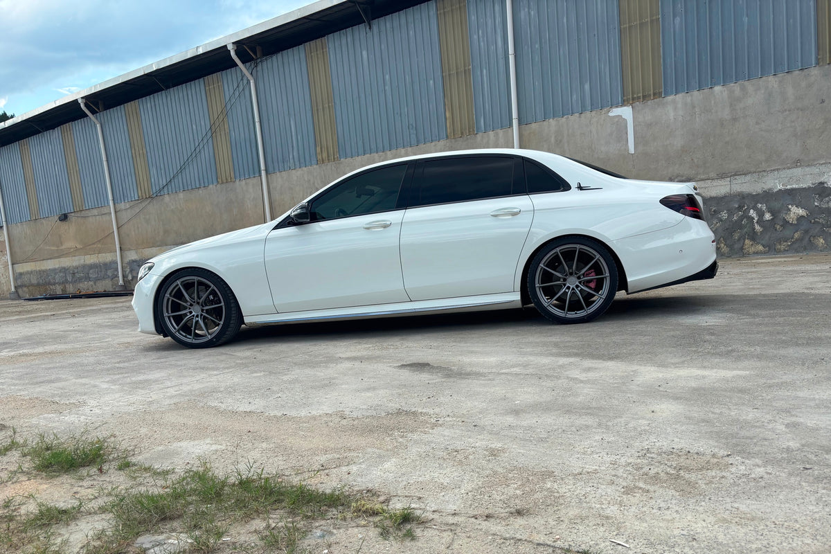 BENZ E300-001-FG 011M