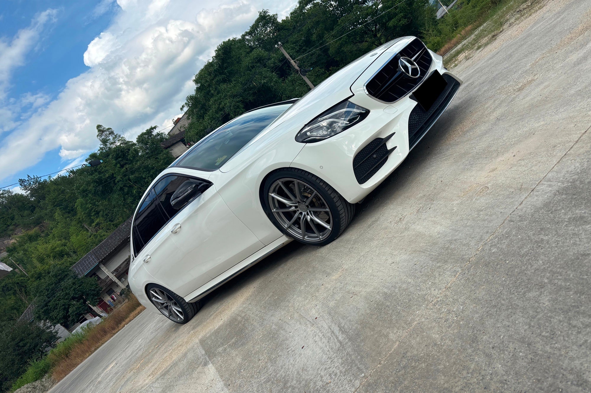 BENZ E300-002-FG 011M