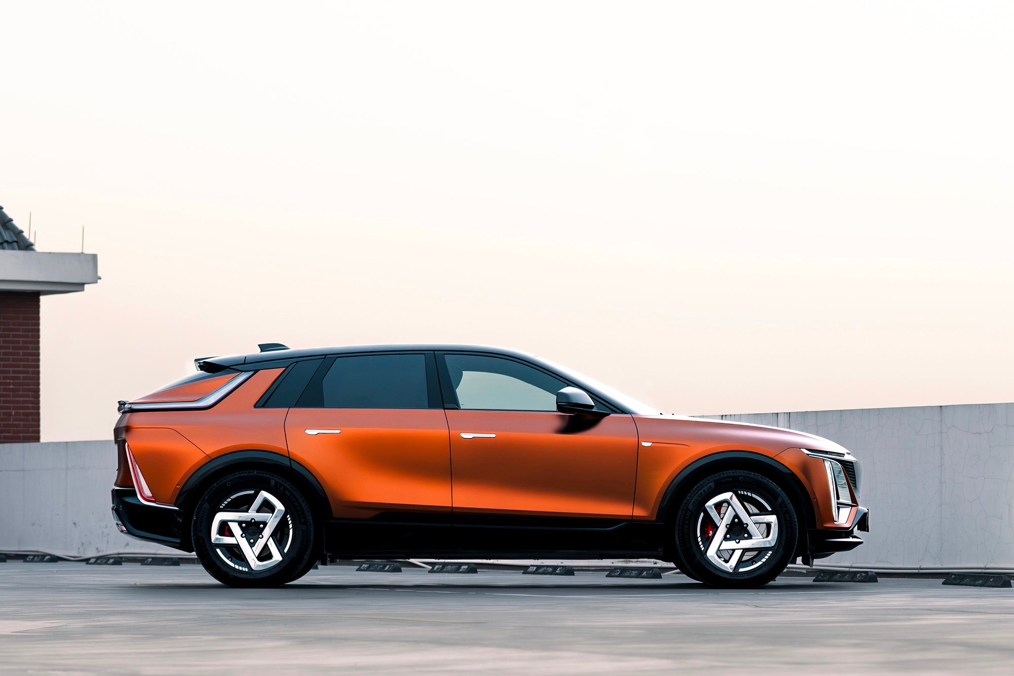 CADILLAC LYRIQ-001-FG GS17