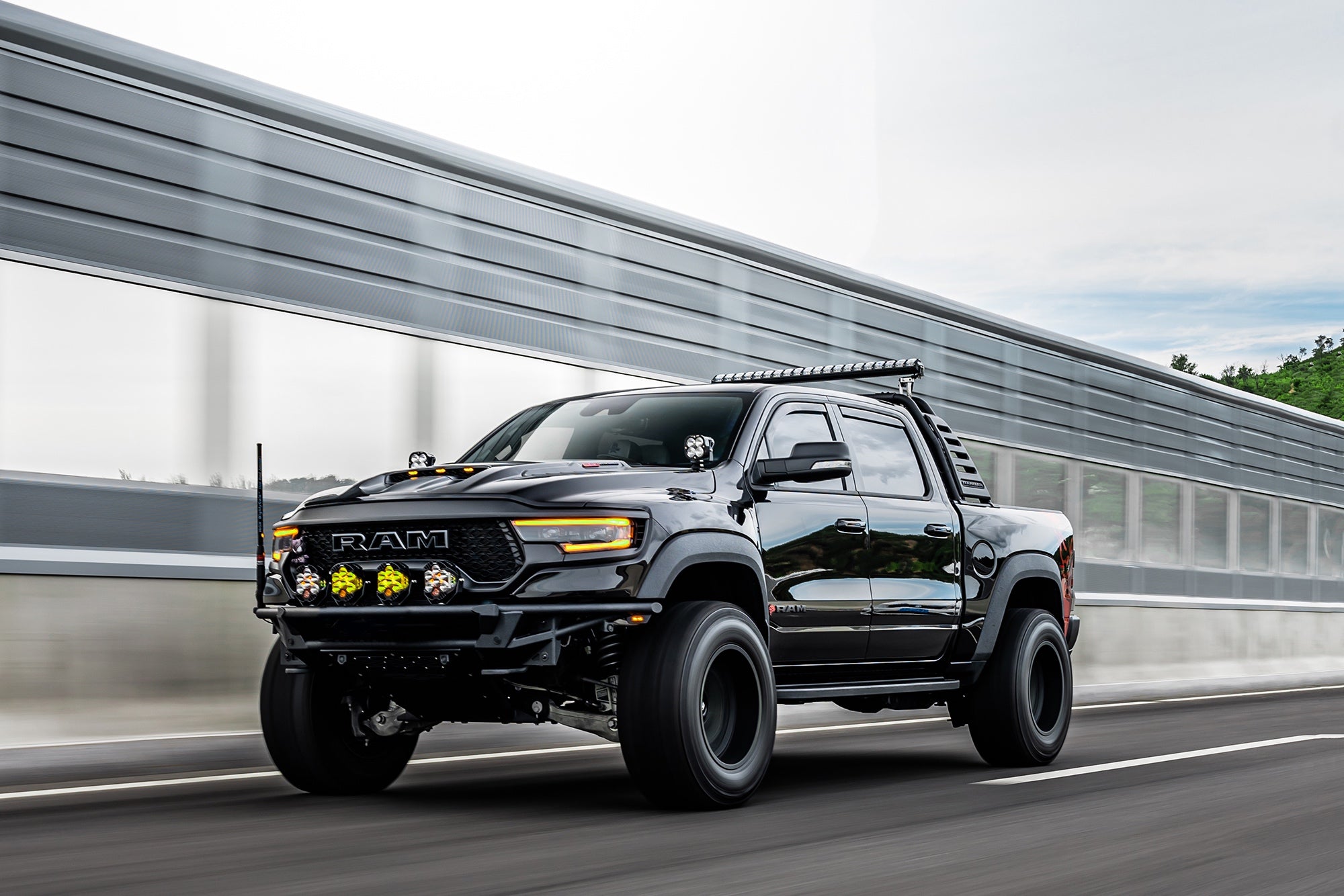 DODGE RAM TRX-004-N40° FG SKYBR