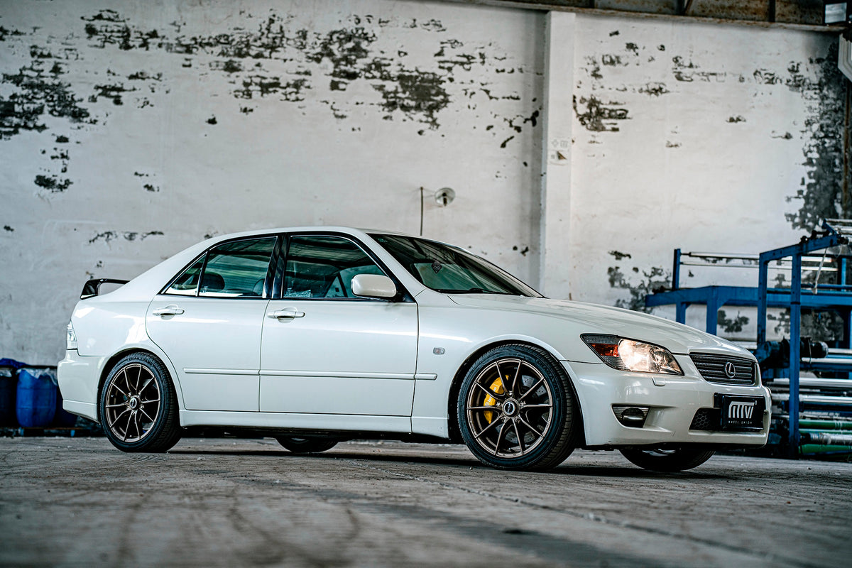 LEXUS IS200-002-FF 011