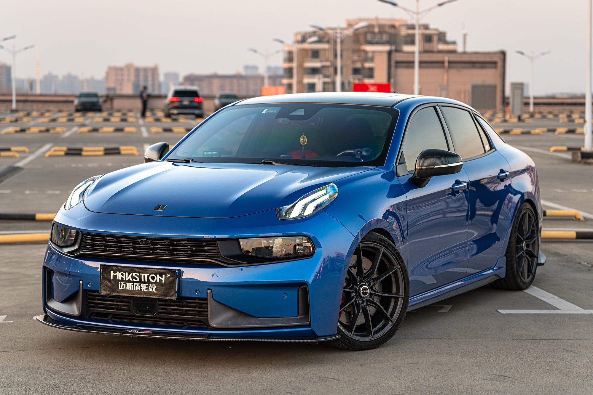 LYNK&CO 03-004-FF 011