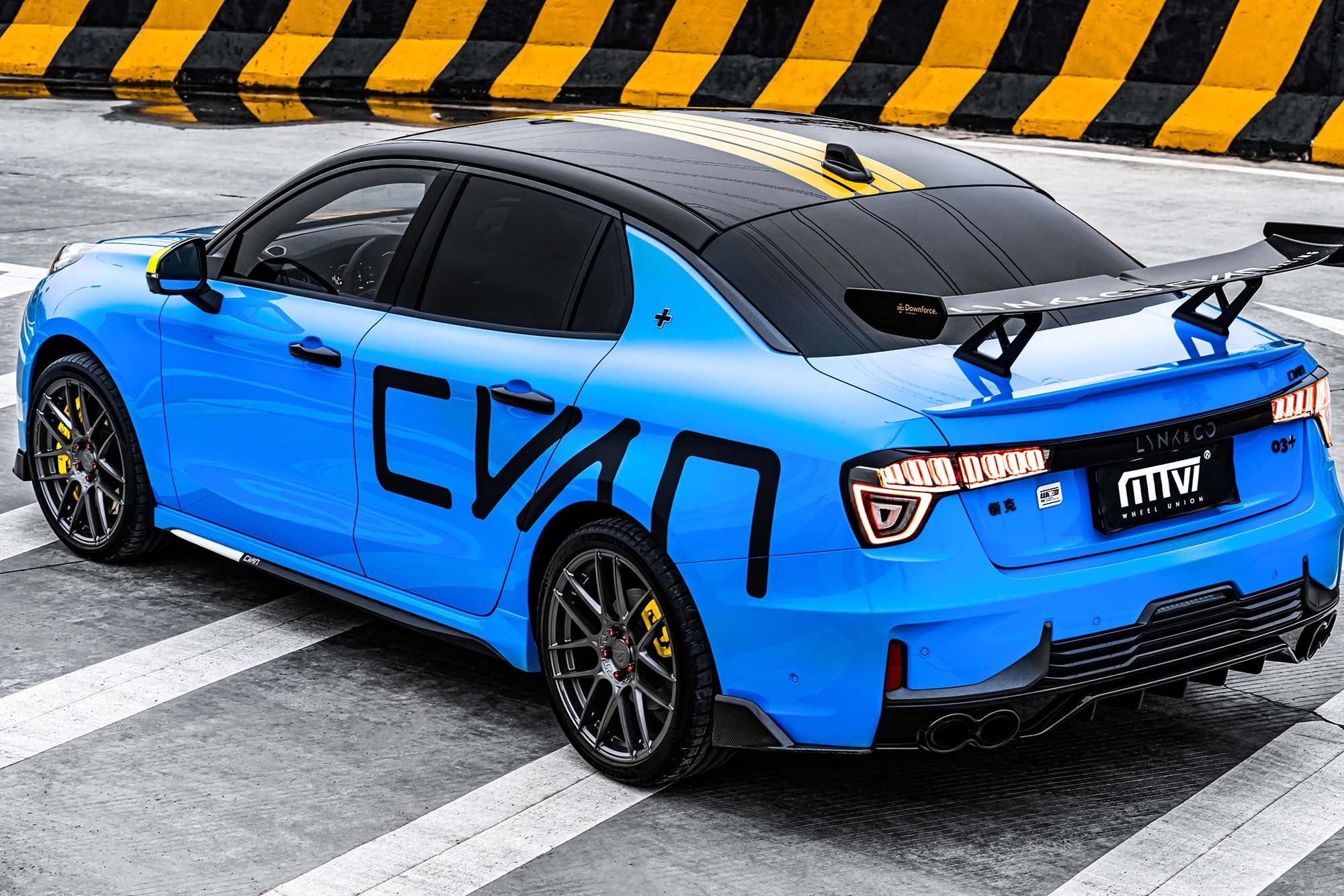 LYNK&CO03-005-FG CK70