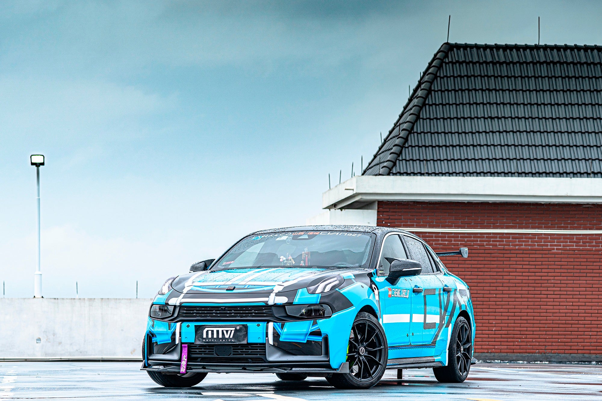 LYNK&CO 03-001-FF 011