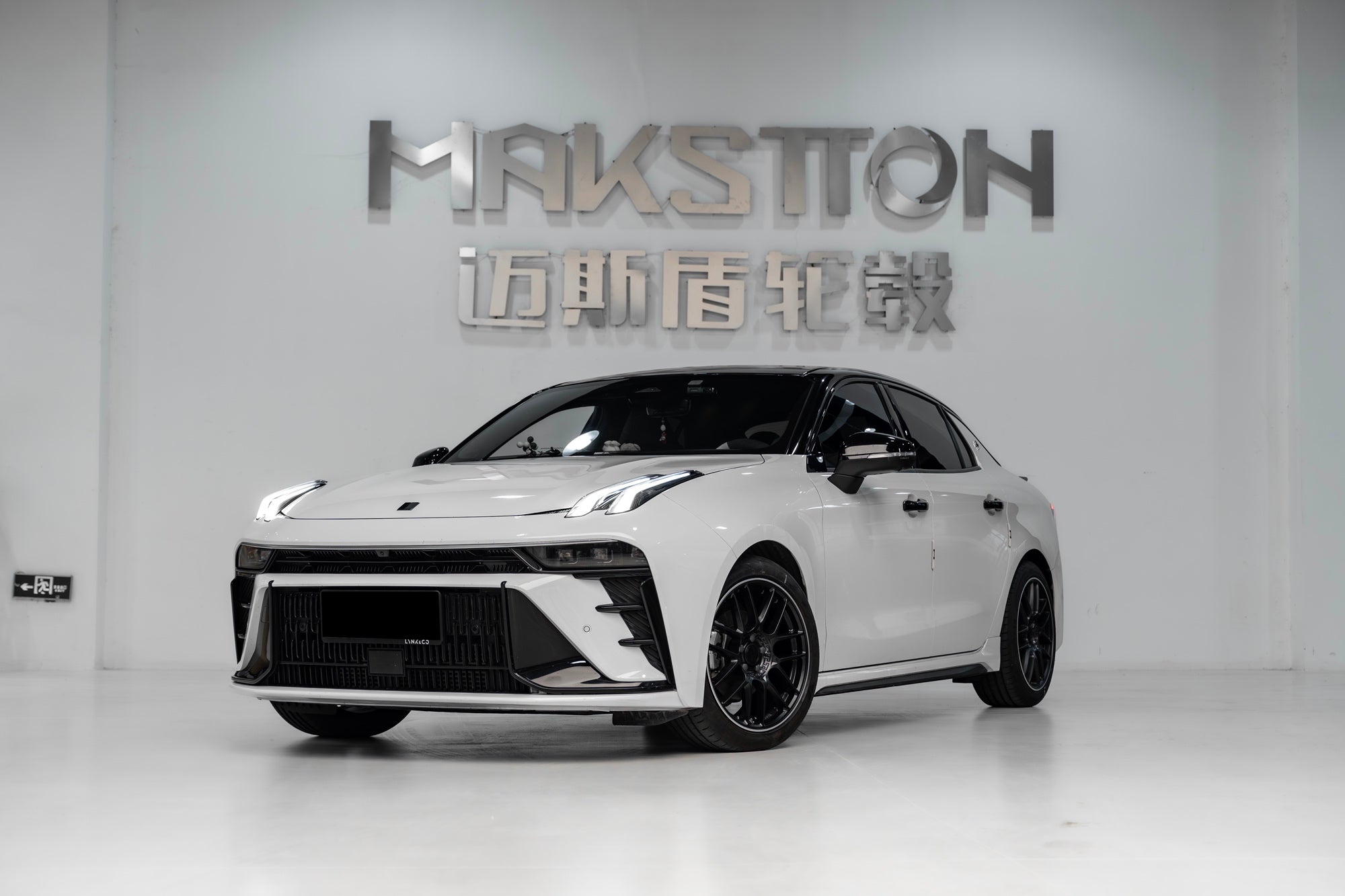 LYNK&CO 03-002-MST CK70