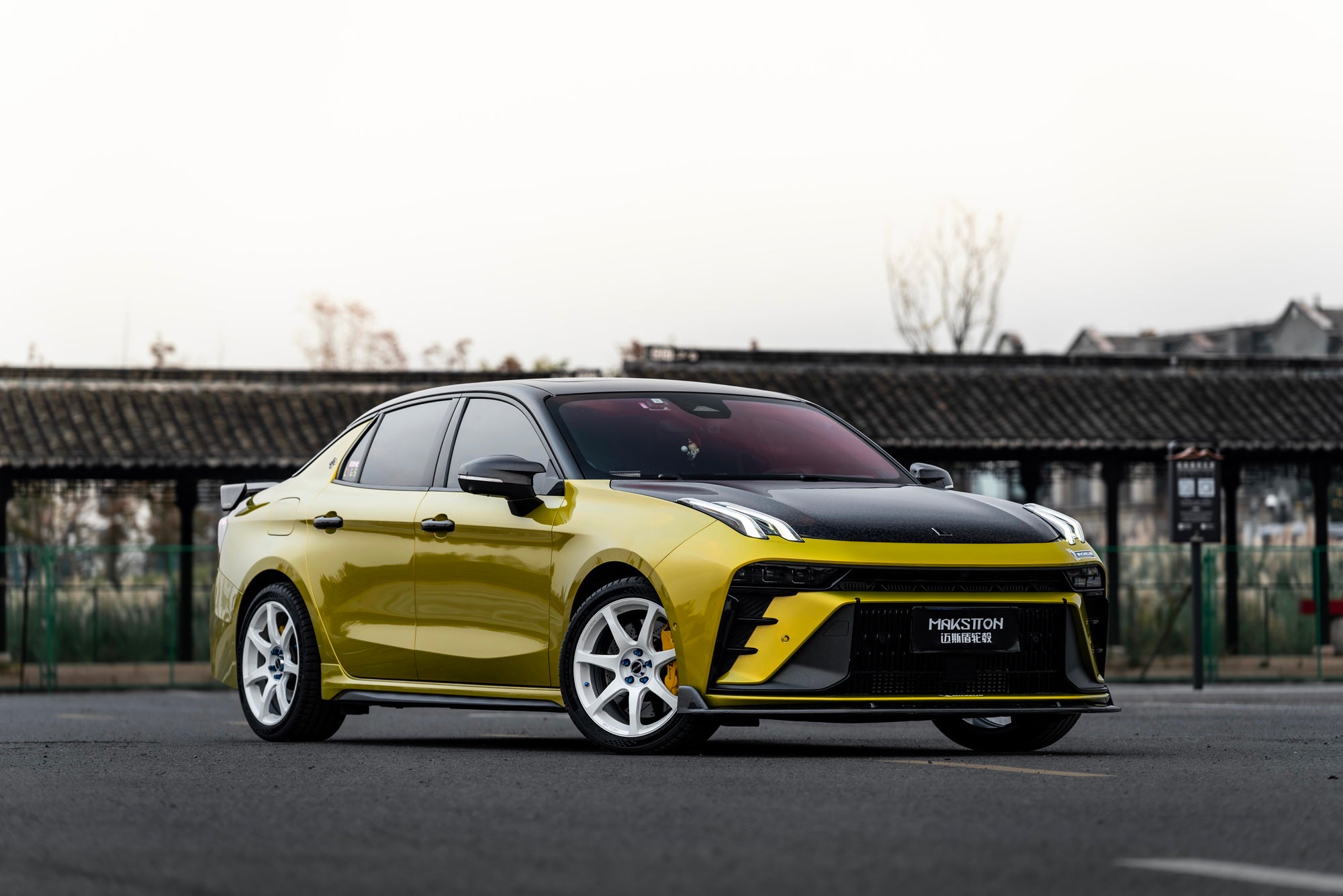 LYNK&CO 03+-002-FF MR7