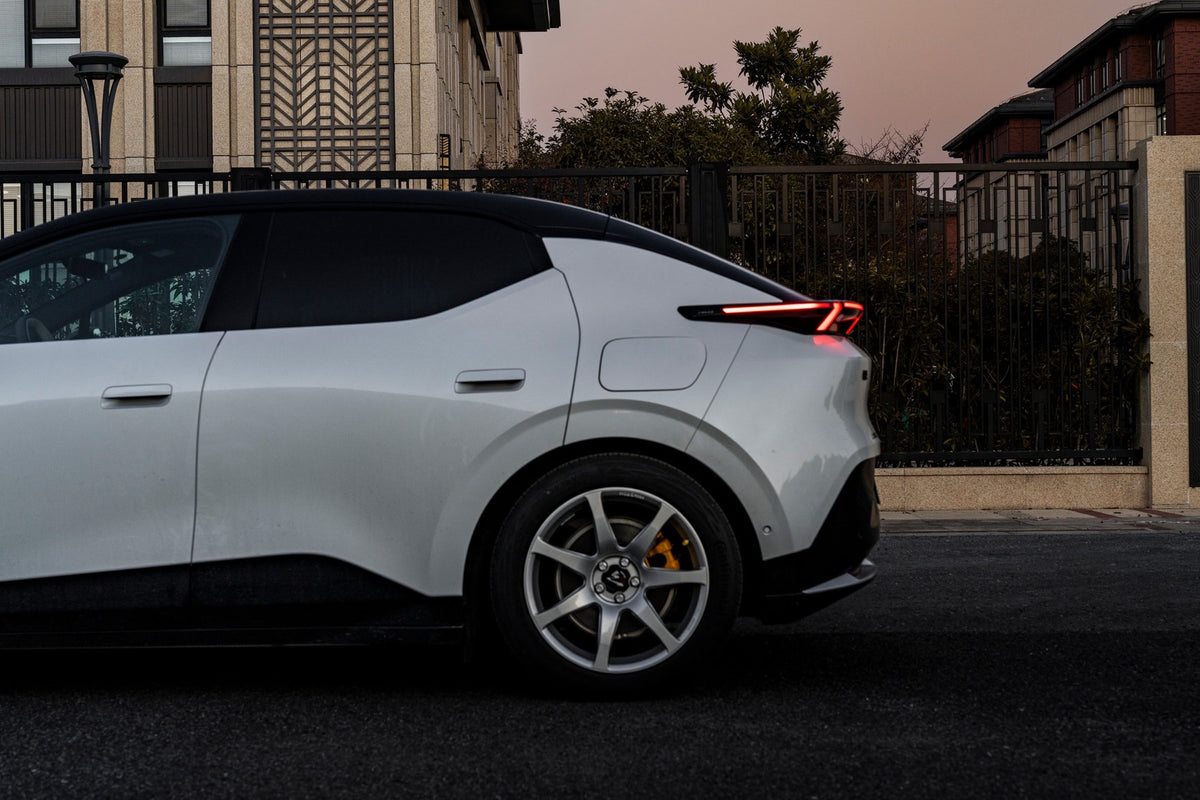 LYNK&CO Z20-004-FF MR7
