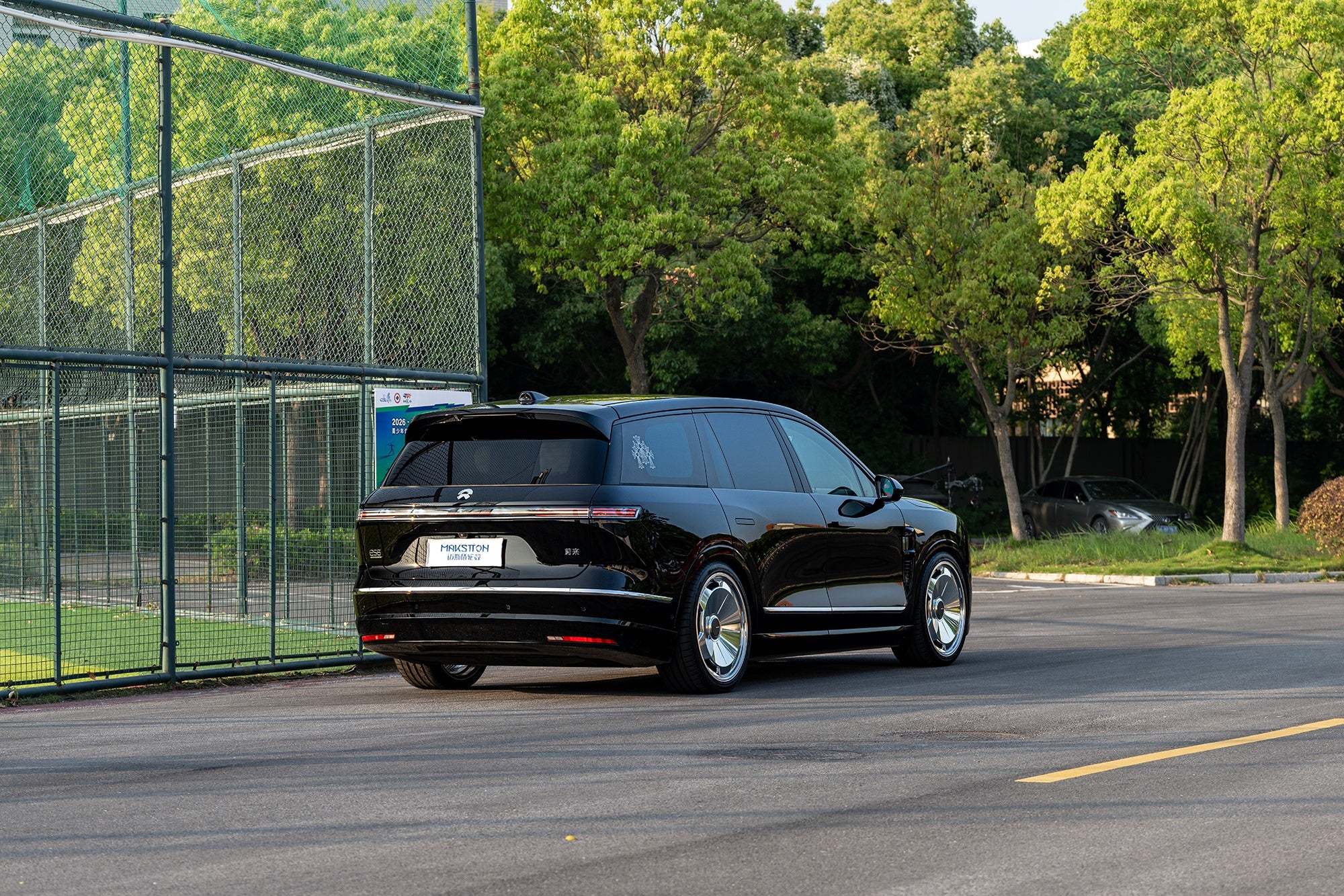 NIO ES8-004-FG BO03
