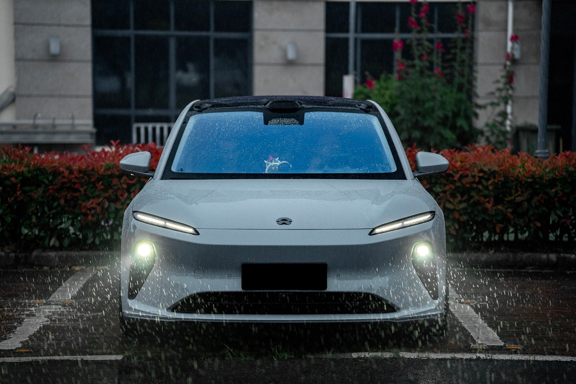 NIO ET5-004-FG LURK5