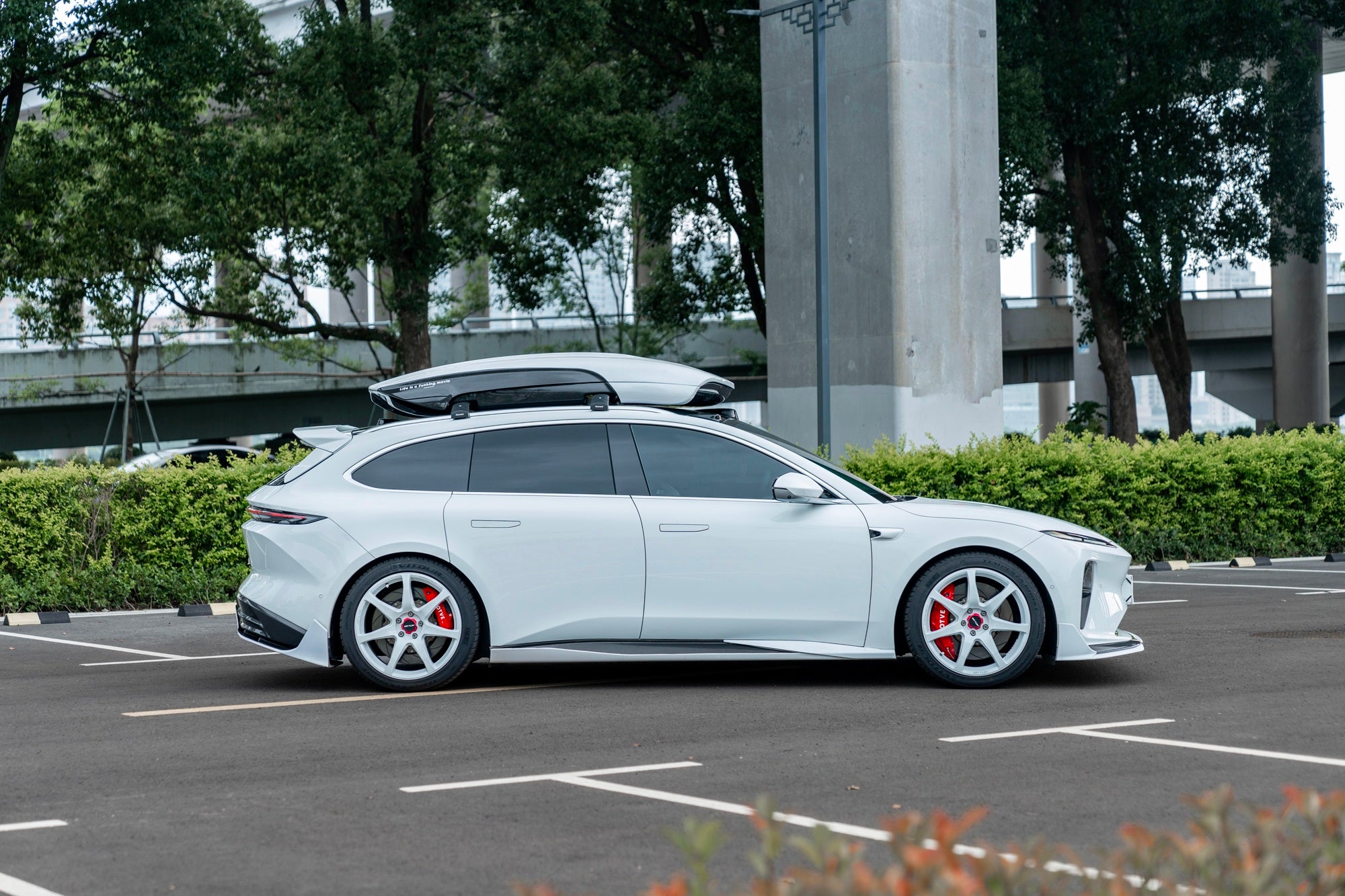 NIO ET5T-001-FF MR7