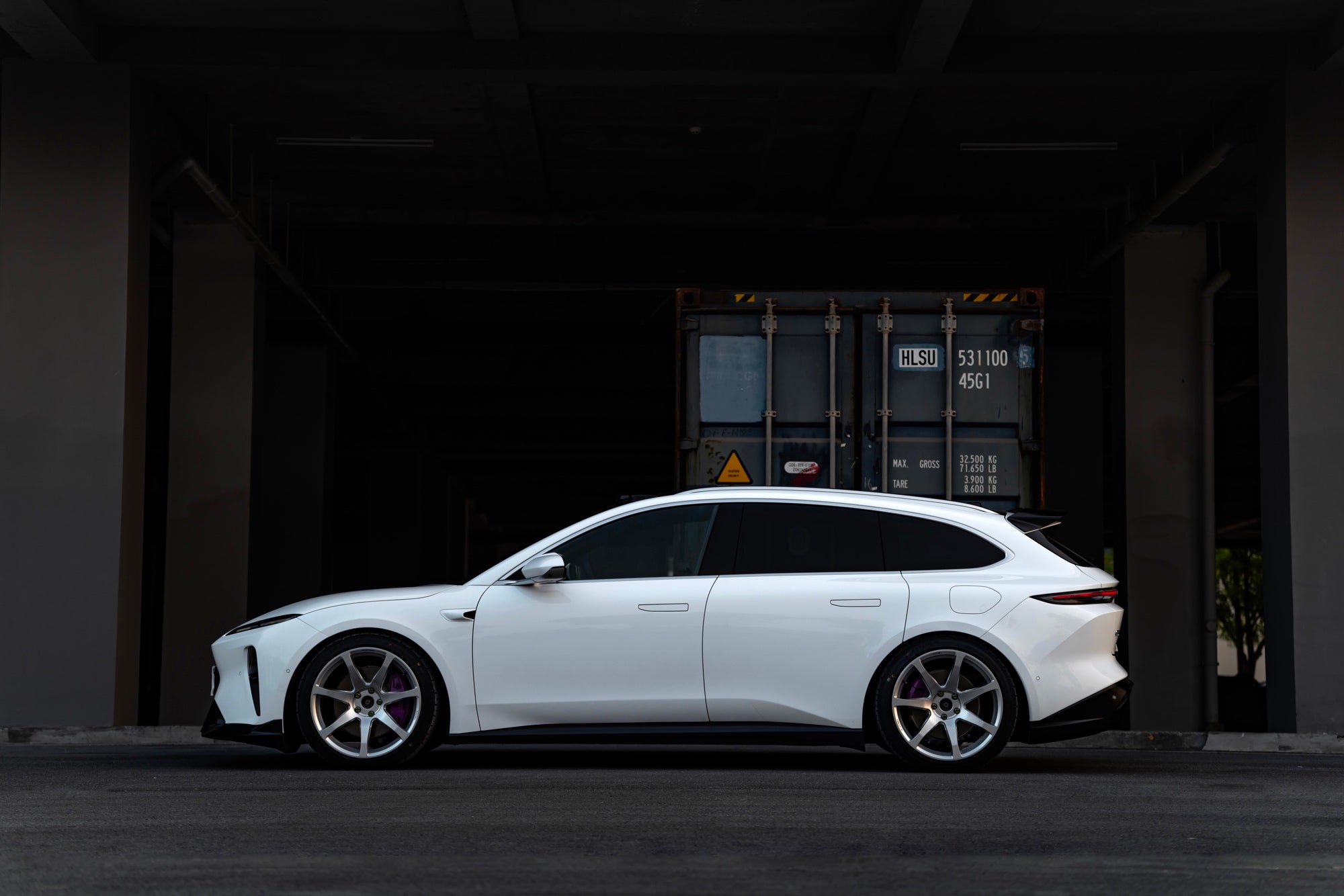 NIO ET5T-001-FG MR7