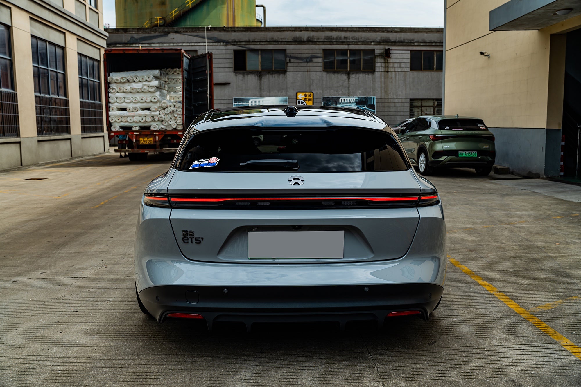 NIO ET5T-002-FG LURK5