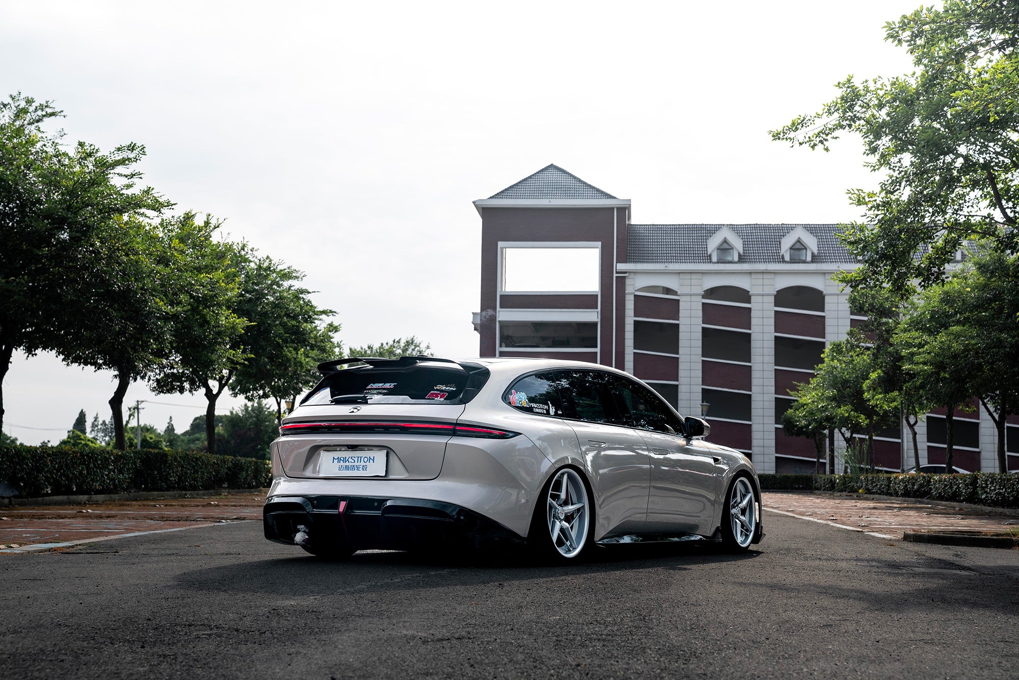 NIO ET5T-003-FG2P LURK5