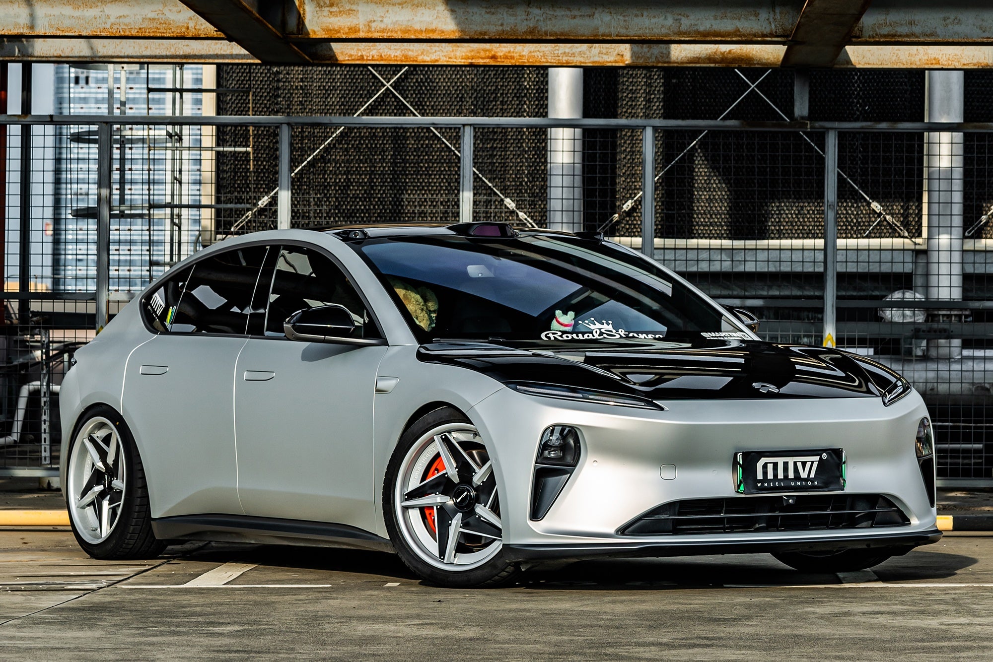 NIO ET5-006-FG2P LURK5