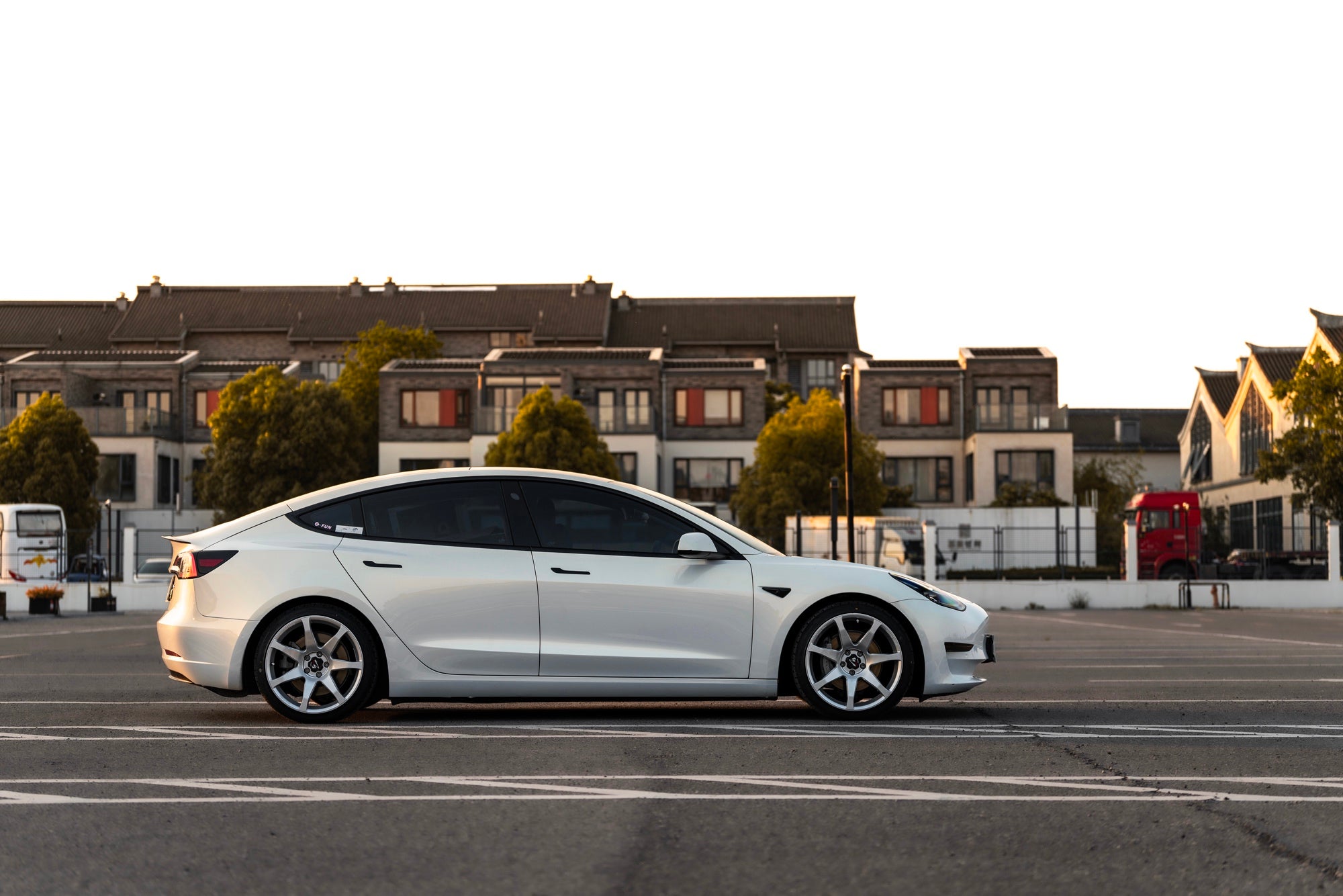 TESLA MODEL3-001-FG MR7 MONO