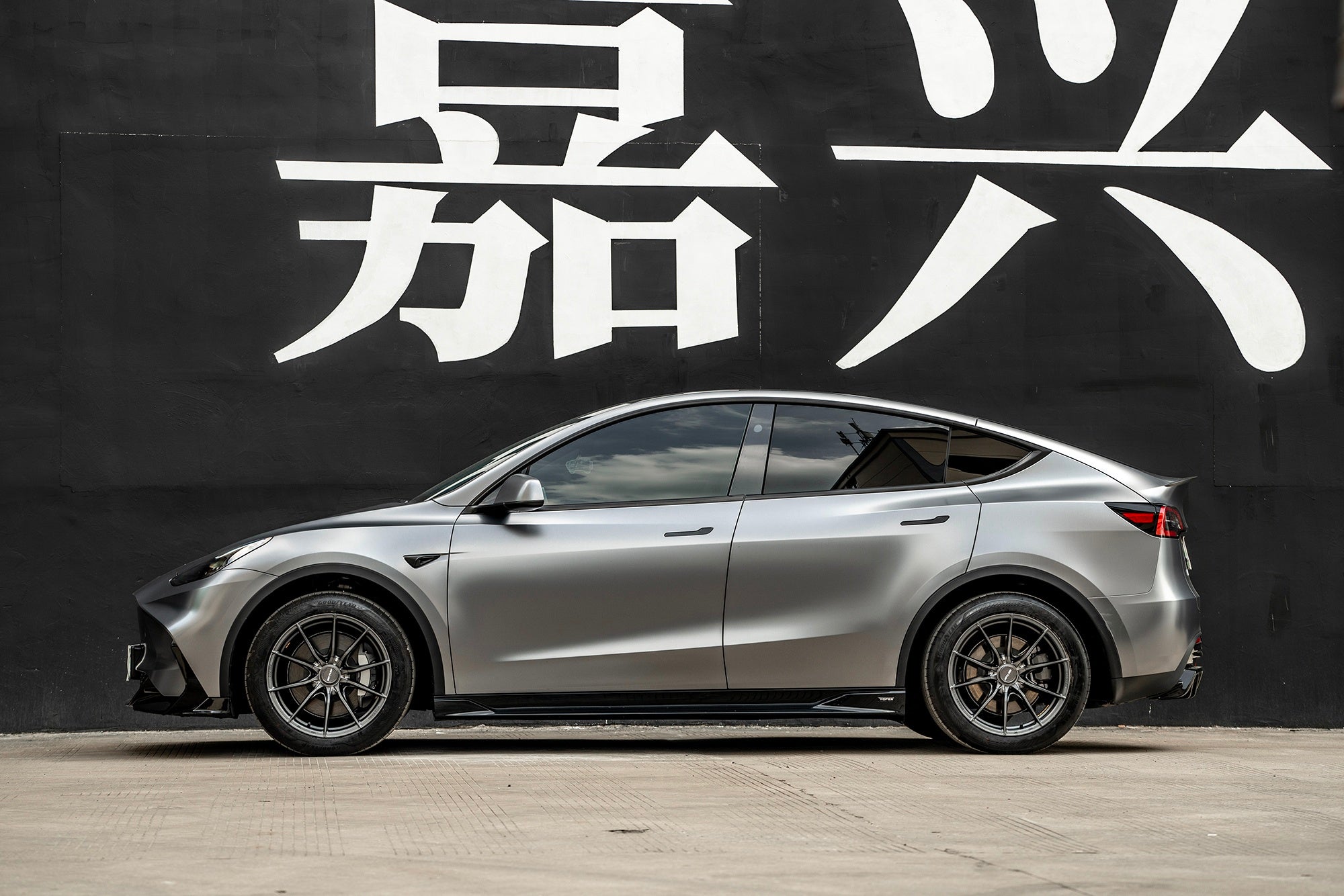TESLA MODELY-001-FG 011