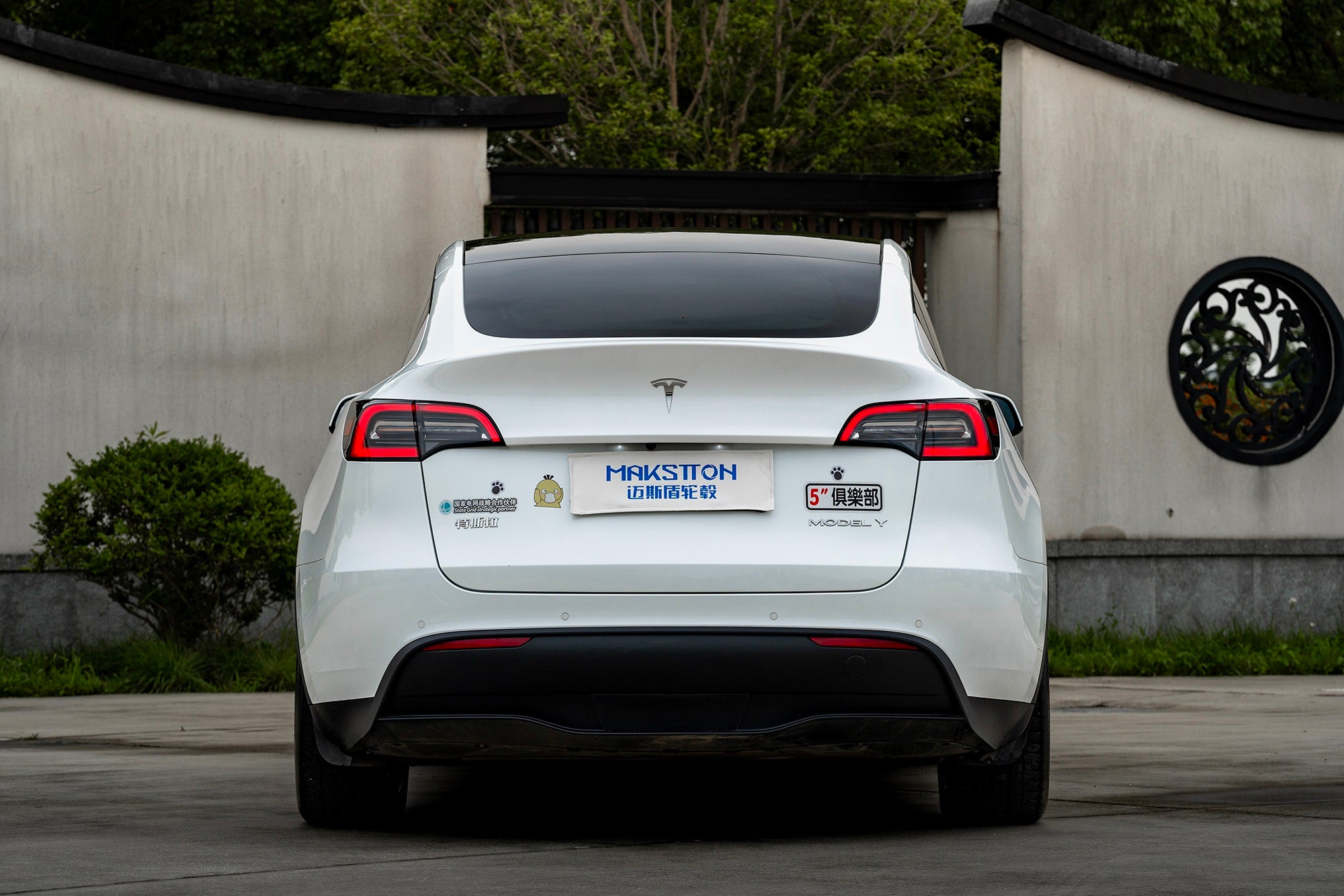 TESLA MODELY-005-FF FK07T
