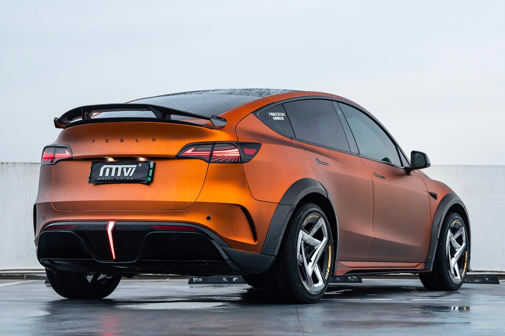 TESLA MODELY-006-FG GS17