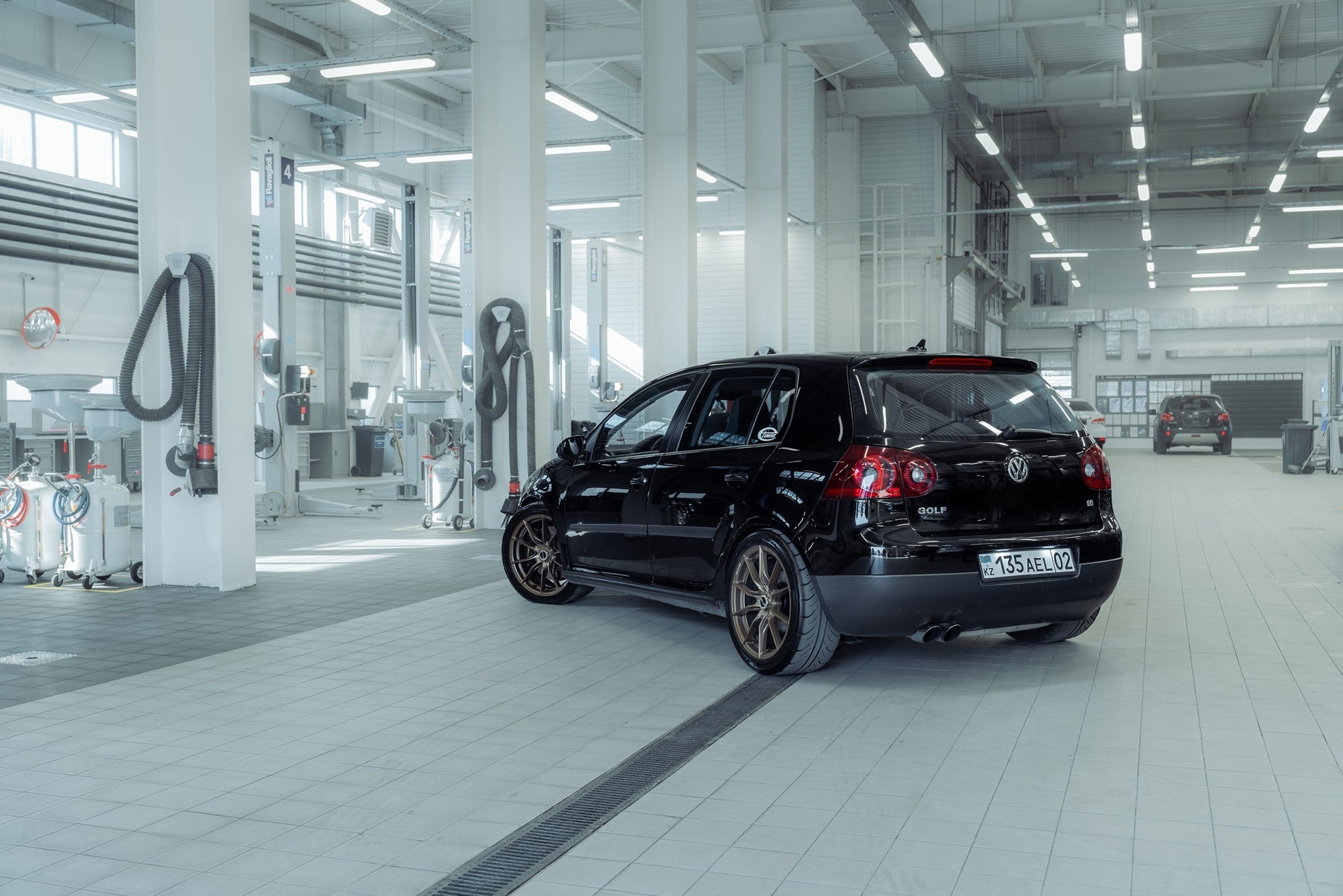 VOLKSWAGEN GOLF 5TH GEN-005-FF 011