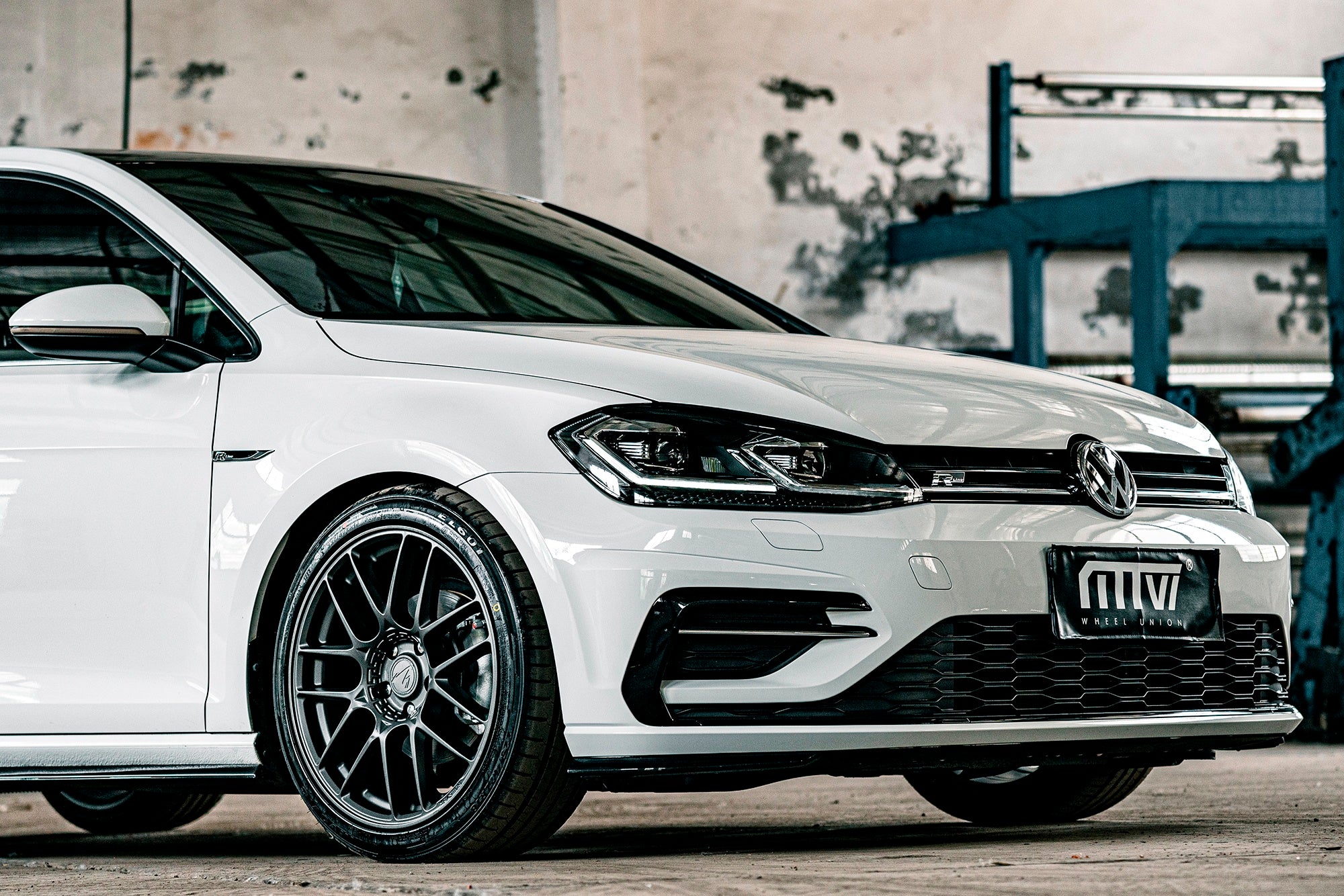 VOLKSWAGEN GOLF 7.5TH GEN-005-MST CK70