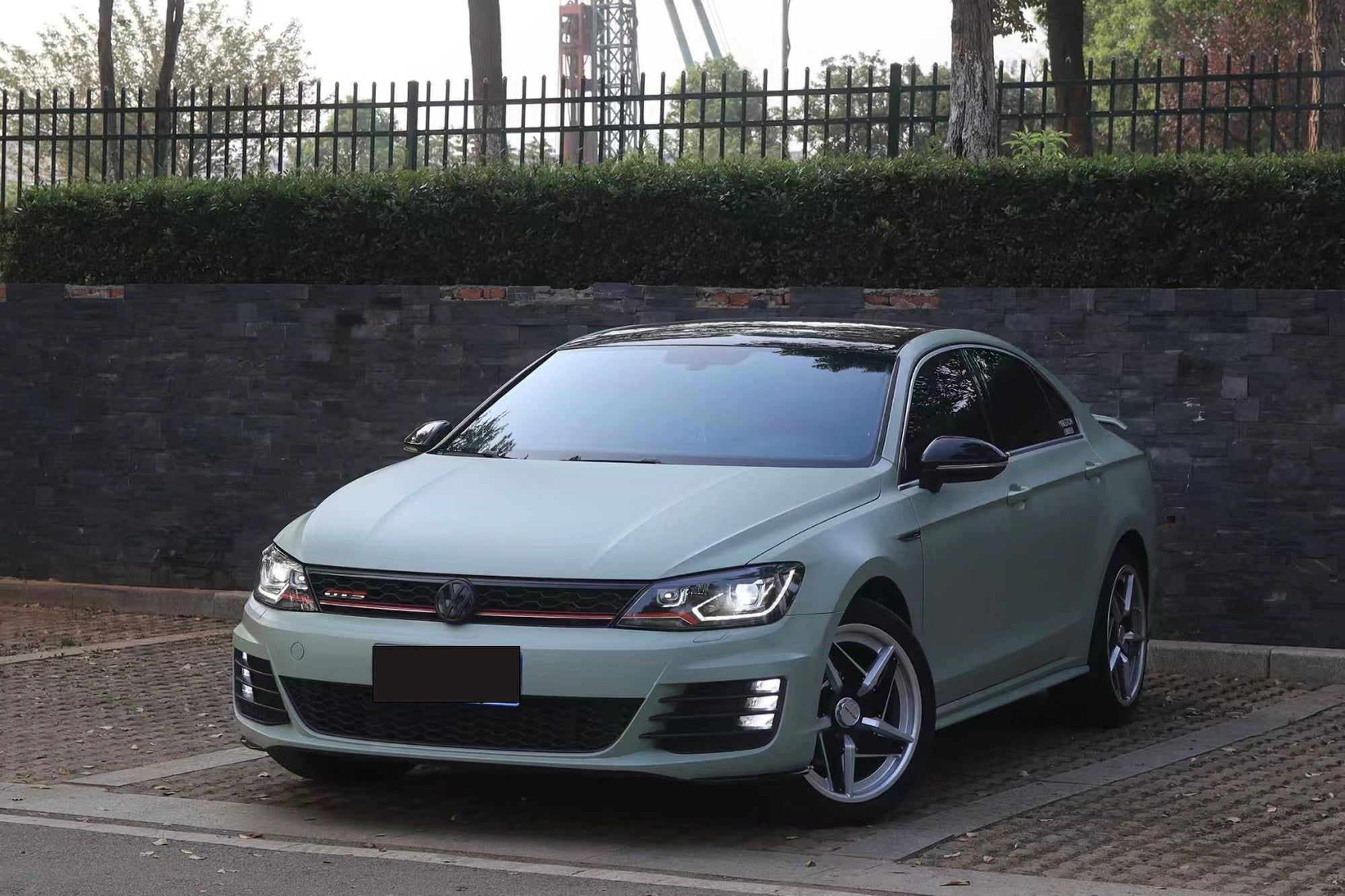 VOLKSWAGEN LAMANDO-002-FG LURK5