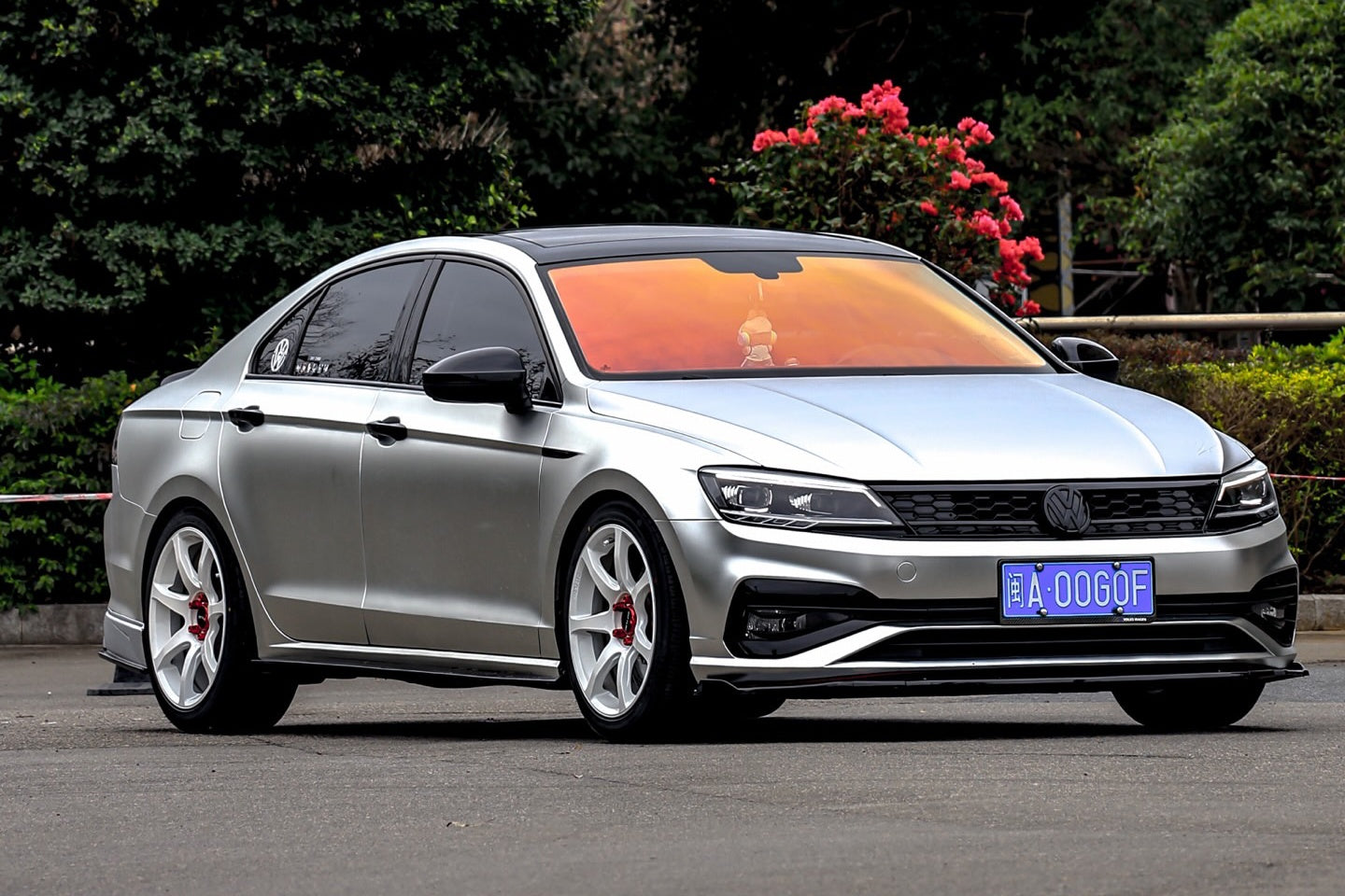 VOLKSWAGEN LAMANDO-004-FF MR7