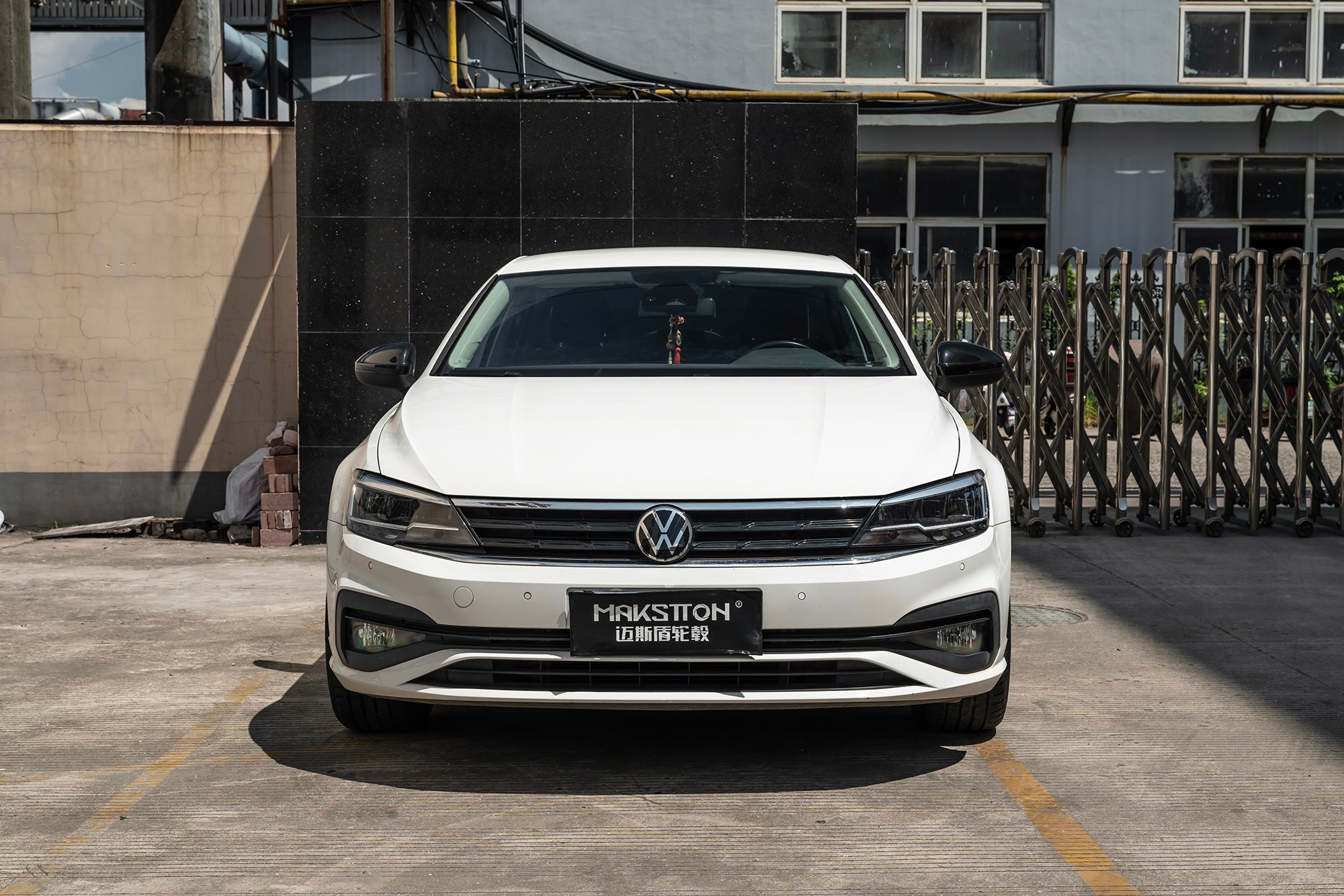 VOLKSWAGEN LAMANDO-006-MST 715