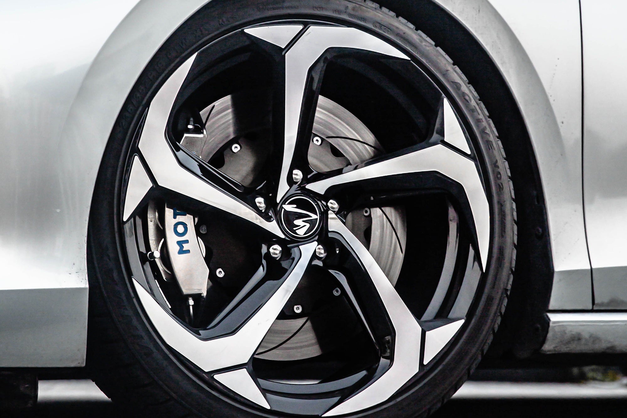 VOLKSWAGEN LAMANDO L-002-MST CK57