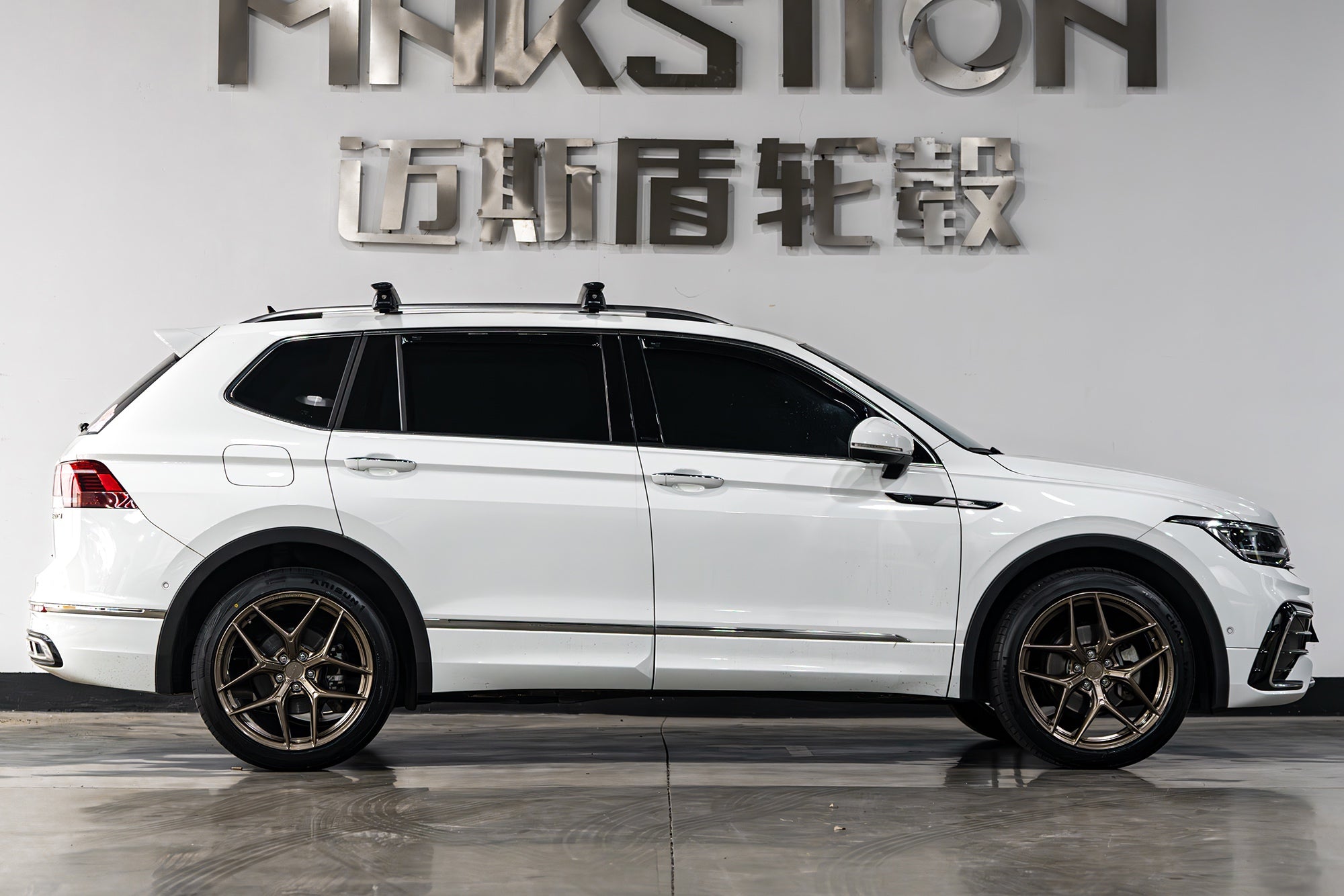 VOLKSWAGEN TIGUAN L-001-FF FK07
