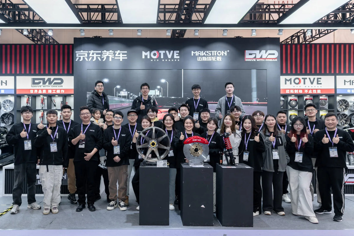MAKSTTON team and partners gathered at the wheel display — Suzhou GT Show, Jiangsu, China, 2025