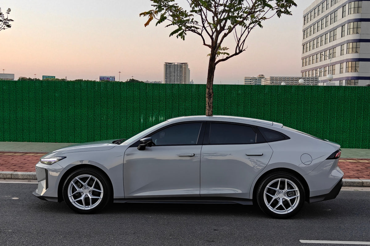 Changan UNI-V IDD fitted with Makstton FF FK07 wheels, installation view 1