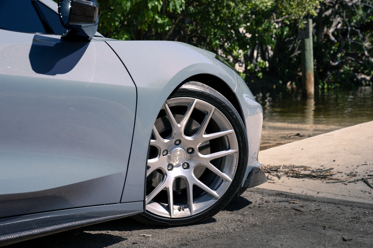 Corvette C8 fitted with Makstton FG RE07 front wheels and FG RE07 rear wheels, installation view 2