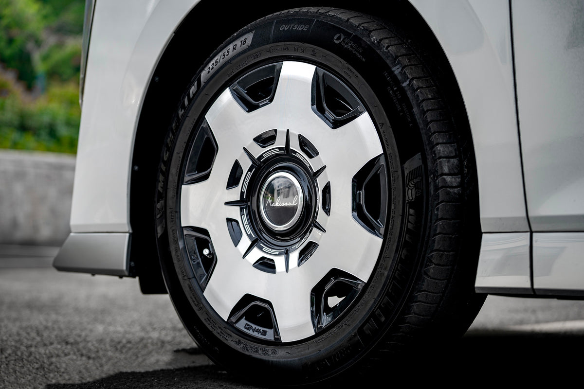 GAC TRUMPCHI M8 fitted with Makstton FF CN49 wheels, installation view 3