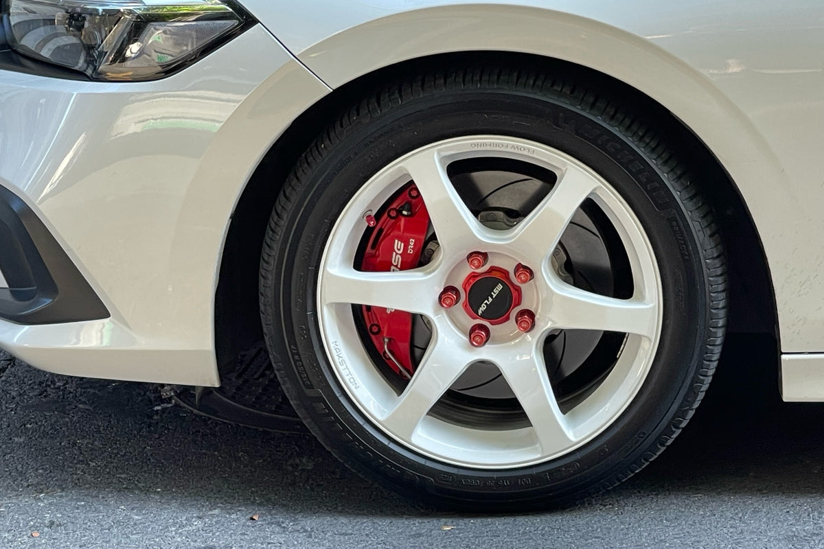 Honda Civic (11th) fitted with Makstton FF MR6 front wheels and FF MR7 rear wheels, installation view 3