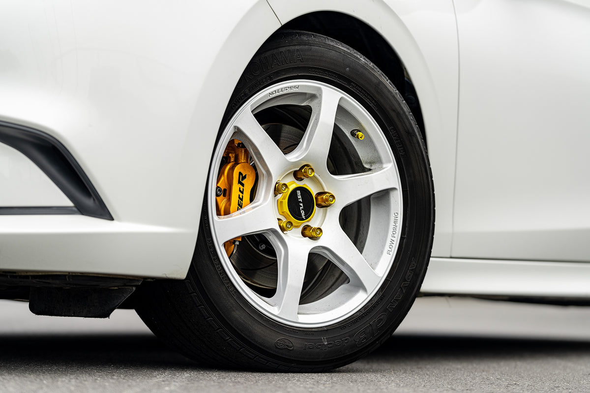 Honda INTEGRA fitted with Makstton FF MR6S wheels, installation view 2