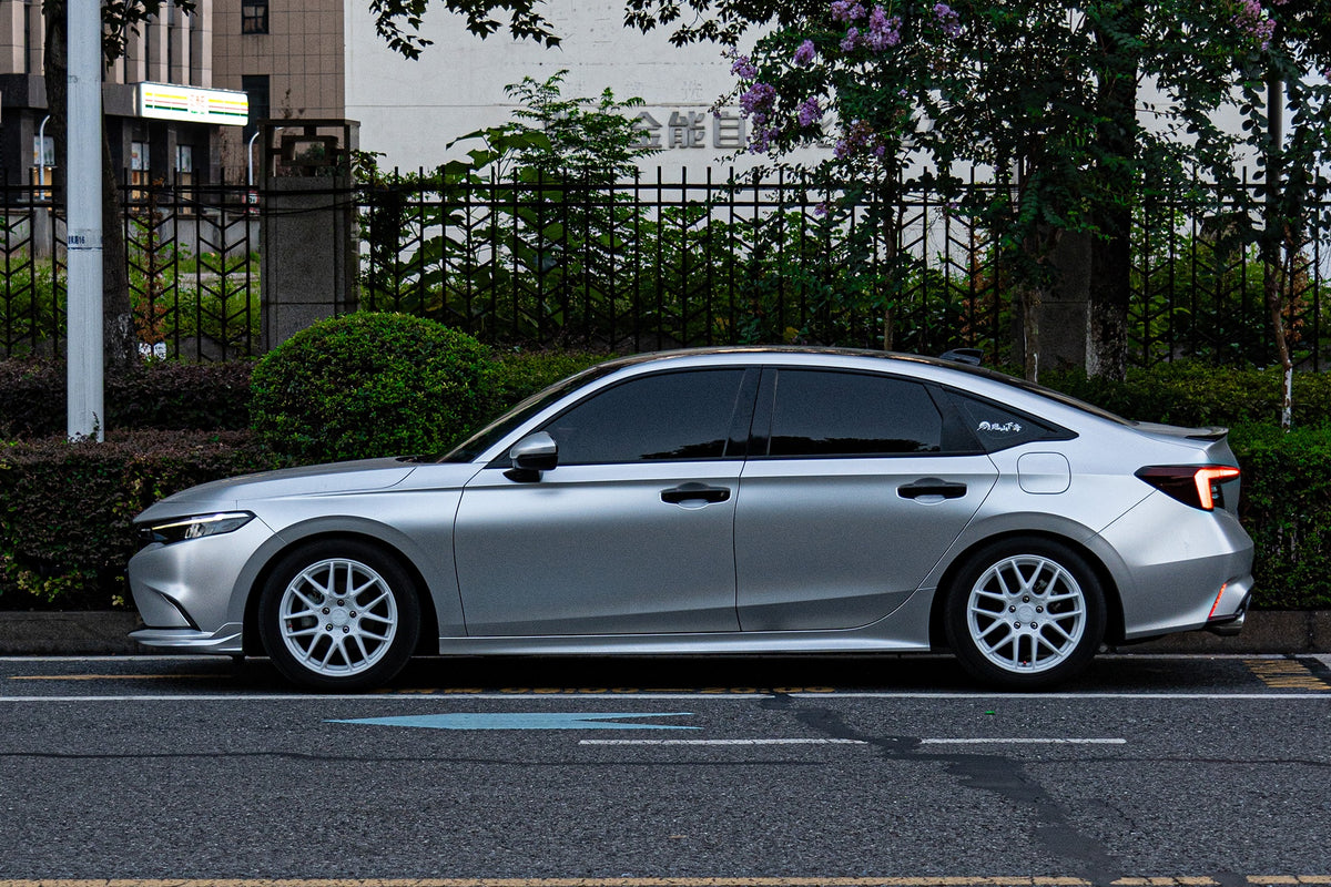 Honda INTEGRA fitted with Makstton MST CK70 wheels, installation view 1