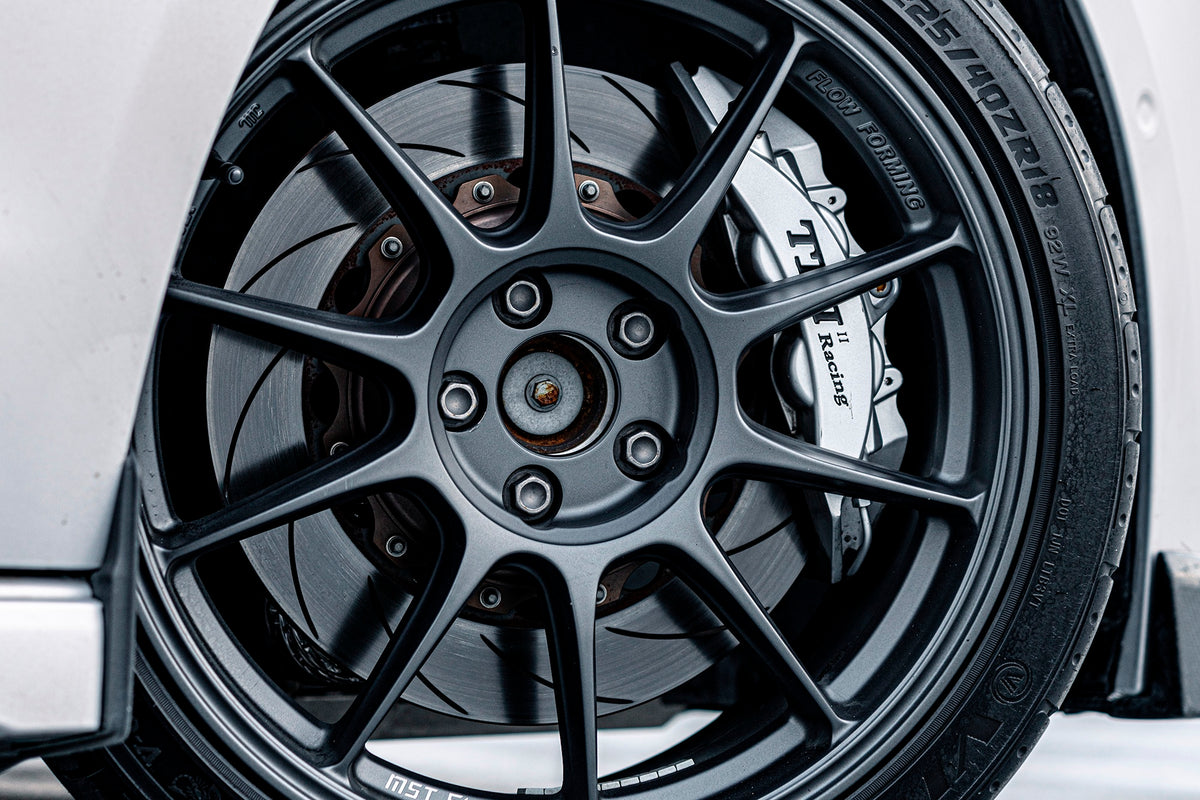 Lynk & Co 03 fitted with Makstton FF 007 wheels, installation view 3