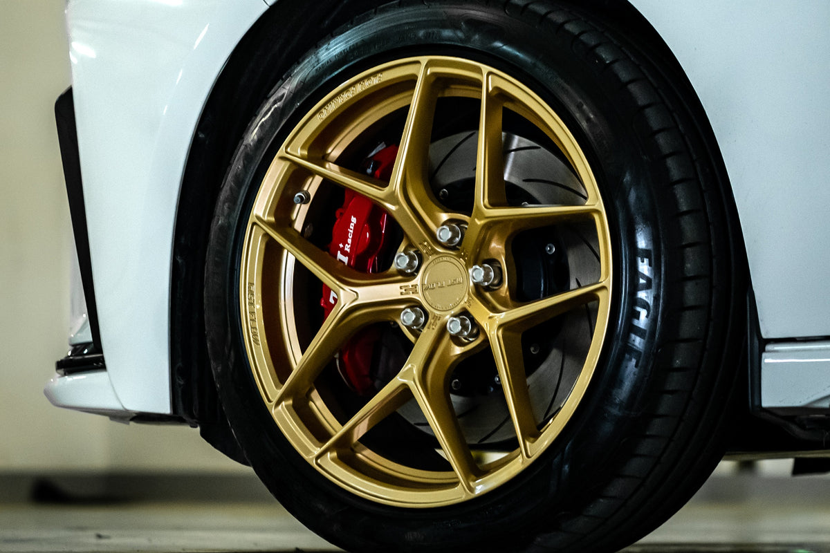 Lynk & Co 03 fitted with Makstton FF FK07 wheels, installation view 5