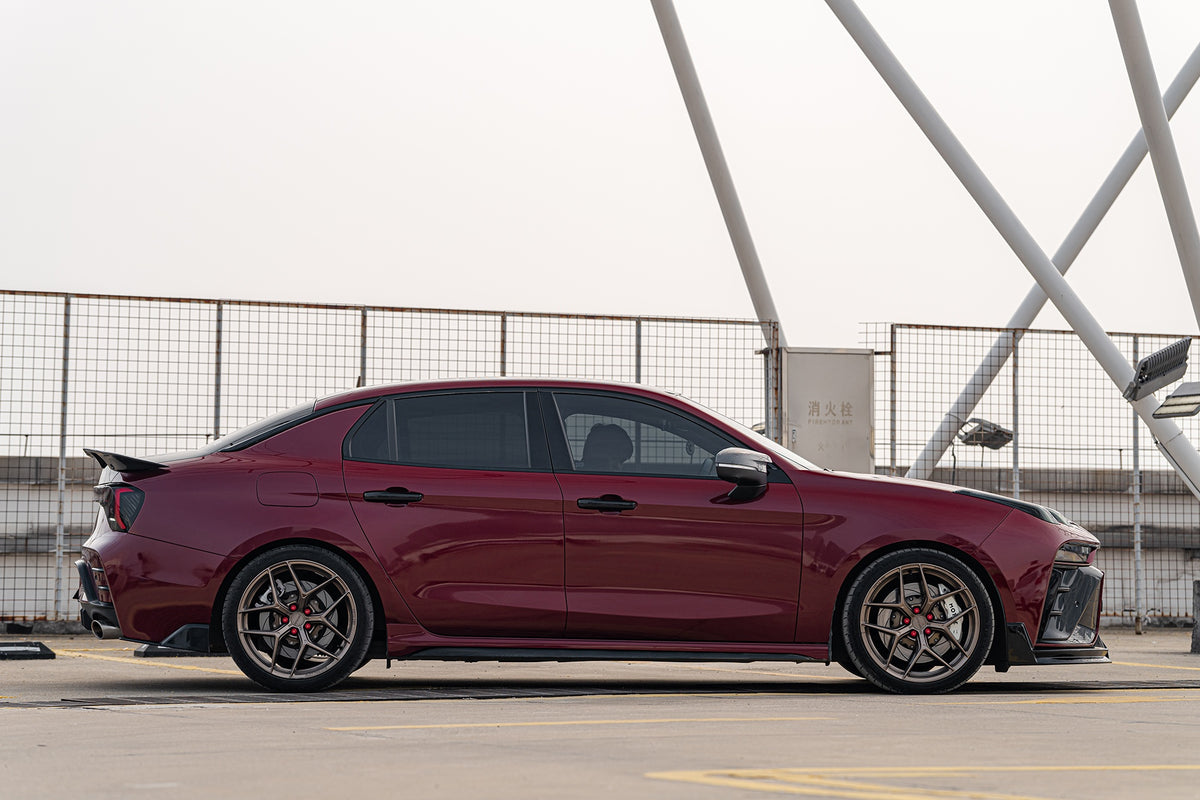 Lynk & Co 03 fitted with Makstton FF FK07 wheels, installation view 1