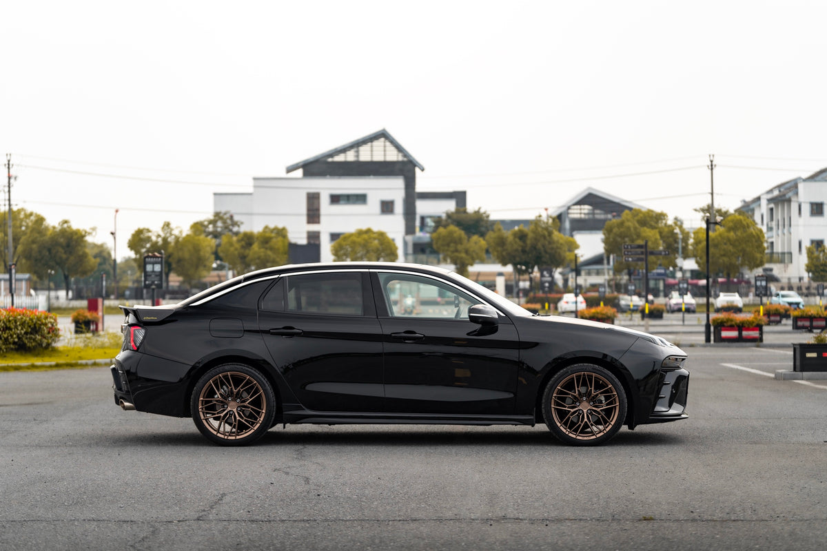 Lynk & Co 03 fitted with Makstton FF FK08 wheels, installation view 1