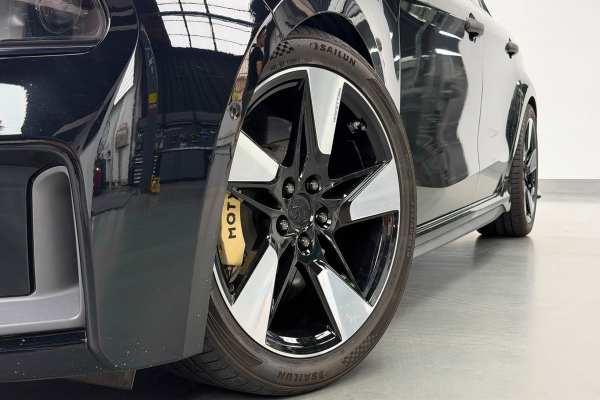 Lynk & Co 03 fitted with Makstton FG BO06 wheels, installation view 5
