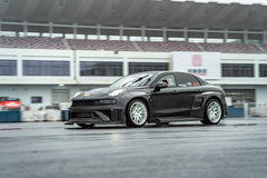 Lynk & Co 03 fitted with Makstton FG CK70 wheels, installation view 1