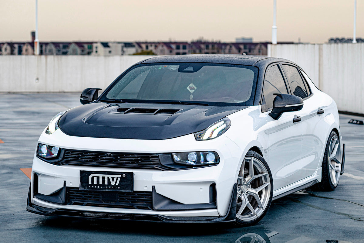 Lynk & Co 03 fitted with Makstton FG FK07 wheels, installation view 1
