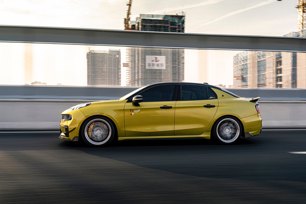 Lynk & Co 03 fitted with Makstton FG FK07 wheels, installation view 1
