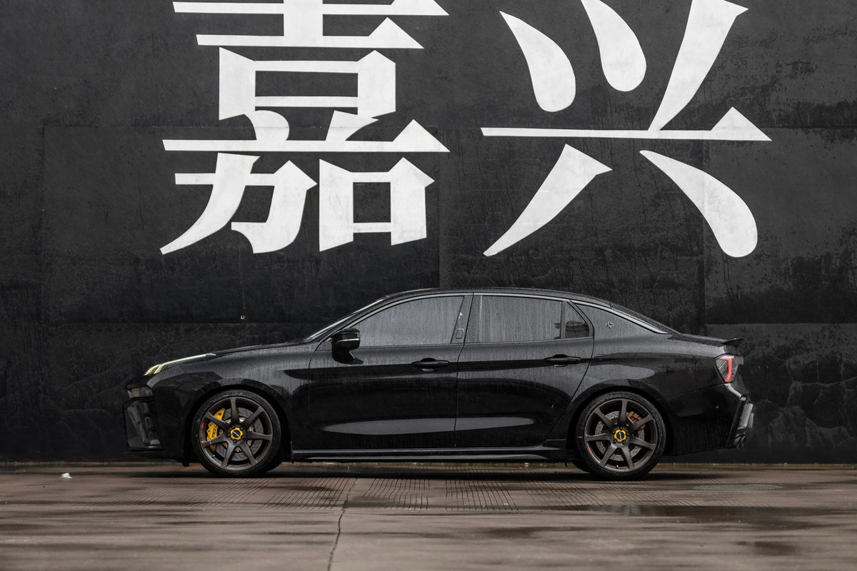 Lynk & Co 03 fitted with Makstton FG MR7 MONO wheels, installation view 1