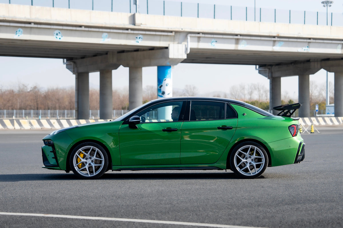 Lynk & Co 03+ fitted with Makstton FF FK07 wheels, installation view 1