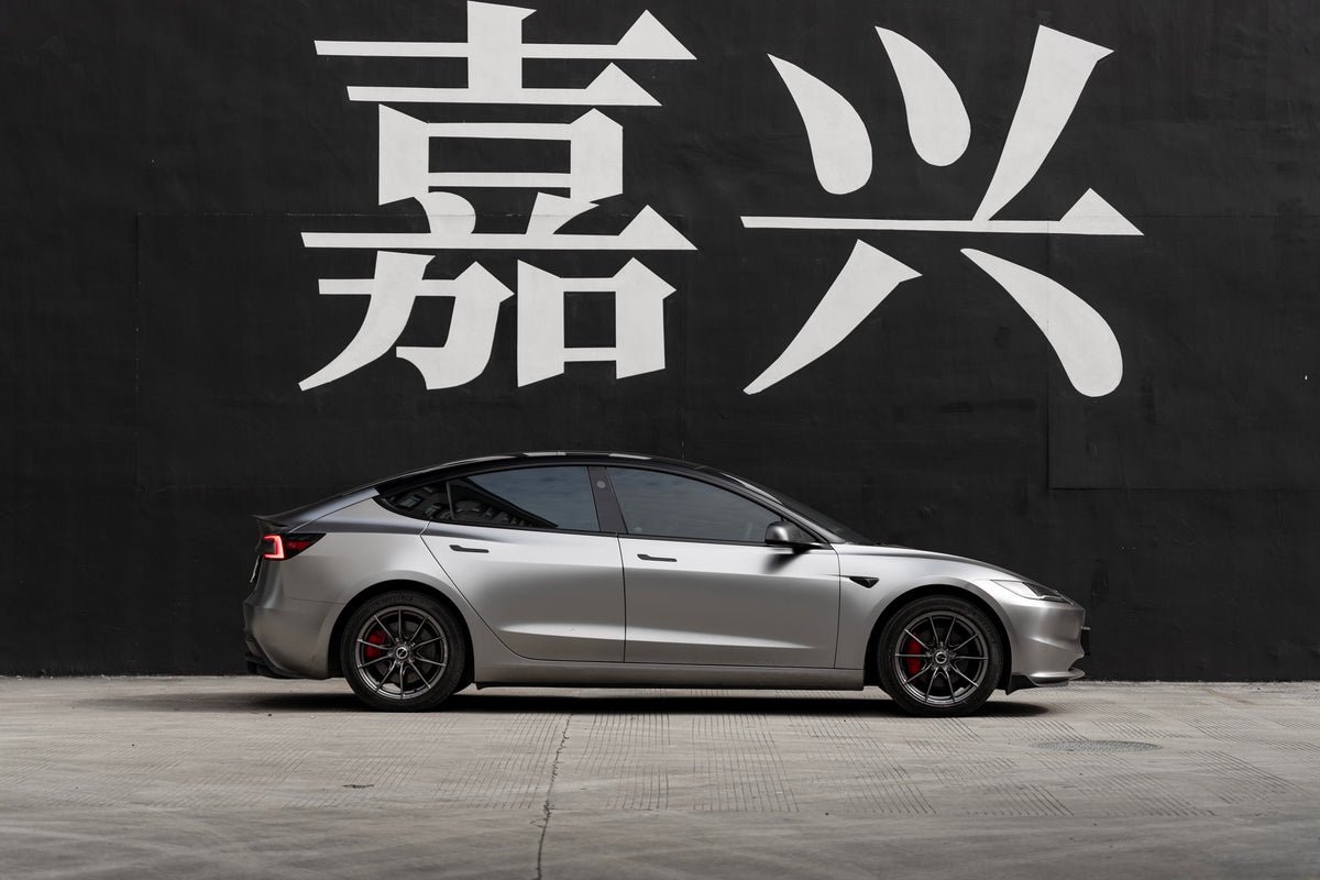 Tesla MODEL 3 fitted with Makstton FF 011 wheels, installation view 1