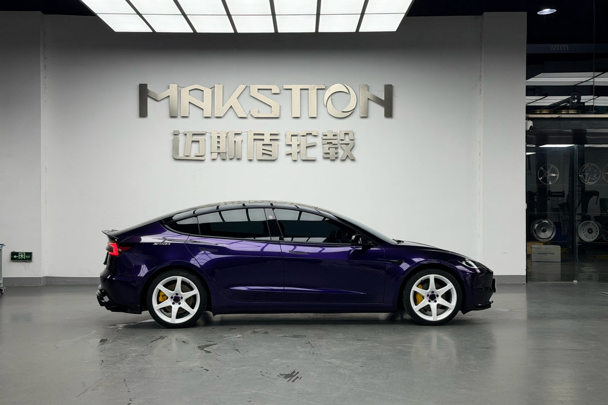 Tesla MODEL 3 fitted with Makstton FF MR6 wheels, installation view 1